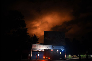 مقتل جندي وإصابة آخر وإجلاء الآلاف بعد انفجار في مستودع للذخيرة بسريلانكا