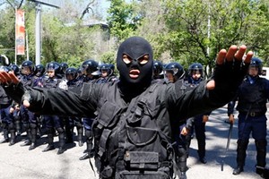 شرطة قازاخستان تقتل 5 مسلحين بعد هجوم على قاعدة للحرس الوطني