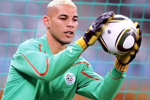 إيقاف حارس نادي مولودية الجزائر شاوشي 10 مباريات وتغريمه ألف يورو