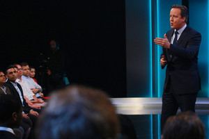 كاميرون يحث الناخبين الوطنيين على إبقاء بريطانيا في الاتحاد الأوروبي