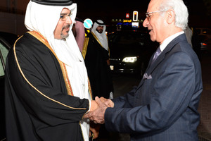 بالصور... سمو ولي العهد يزور مجلس محمد إبراهيم المطوع