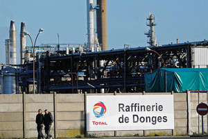 تمديد الإضراب في مصفاة دونج الفرنسية إلى الجمعة