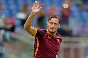 أسطورة كرة القدم توتي يؤيد استضافة روما للأولمبياد وسط انتخابات العمدة