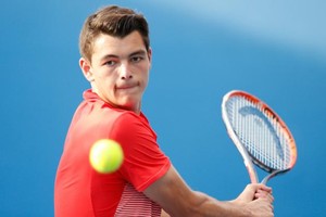 فريتز يصعد لمواجهة فيدرر في بطولة شتوتغارت للتنس