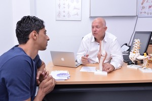 الطب الرياضي يستضيف الجراح الفنلندي 'جوسي رانتانان'