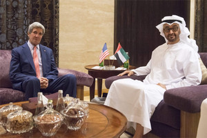 جون كيري يبحث في أبوظبي أزمات سورية والعراق واليمن وليبيا