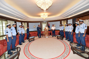 وزير الداخلية يشيد بجهود خفر السواحل في إحباط تهريب مطلوبين إلى إيران