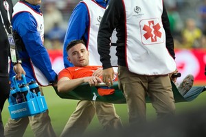 شبح الإصابة يهدد أوخينيو مينا بالغياب عن تشيلي في كوبا أميركا