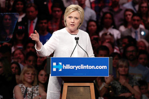 هيلاري كلينتون تفوز في الانتخابات التمهيدية في كاليفورنيا