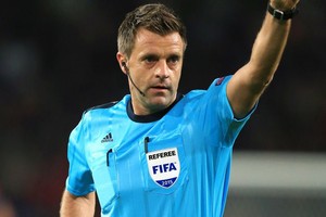 الإيطالي ريتزولي يتصدر قائمة حكام يورو 2016