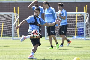 تاباريز يستبعد مشاركة سواريز في مباراة فنزويلا