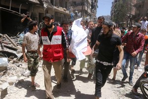 واشنطن اقترحت على موسكو أن تتولى إلقاء المساعدات الإنسانية جوا في سورية