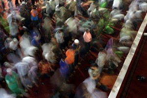 بالصور... أجواء شهر رمضان في اندونيسيا