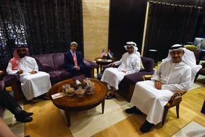 كيري يلتقي ولي عهد أبوظبي