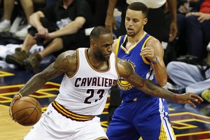 الدوري الأميركي للمحترفين: كليفلاند يطفئ وهج غولدن ستايت في المباراة الثالثة