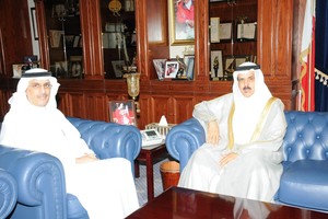 وزير 'التربية' يهنئ رئيس جامعة الخليج لحصول مركز 'الجوهرة' الاعتماد الخليجي