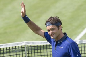 فيدرر يطيح بالألماني ماير في بطولة شتوتغارت للتنس