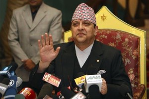 اتهام ملك النيبال السابق بانتهاك حقوق الإنسان