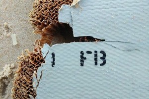 العثور على حطام يعتقد أنه للطائرة الماليزية المفقودة في استراليا ومدغشقر