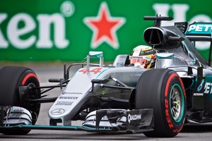 هاميلتون يهيمن على التجارب الحرة لسباق فورمولا الكندي