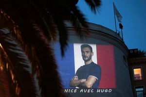 لوريس يريد السير على خطى بلاتيني وديشان