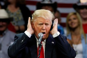 كلينتون وترامب يشعلان معركتهما على تويتر