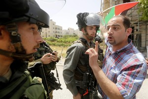 اسرائيل تمنع دخول جميع الفلسطينيين إلى اراضيها بعد هجوم تل أبيب   