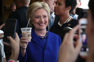 كلينتون تتعهد اعطاء اولوية لحقوق الاجهاض في حال انتخابها رئيسة