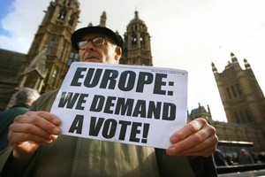 استطلاع يشير إلى تأييد محدود لبقاء بريطانيا داخل الاتحاد الأوروبي