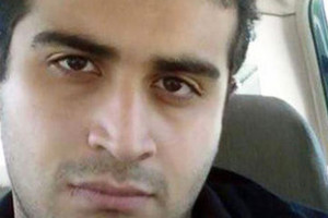 طليقة 'عمر متين': كان يضربني بسبب الغسيل ووالداه أنقذا حياتي