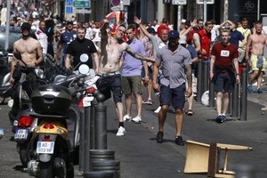 الاتحاد الأوروبي يهدد روسيا وانجلترا بالاستبعاد من 'يورو 2016'