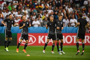 ألمانيا تعتمد على شكودران بجانب بواتنغ في قلب الدفاع