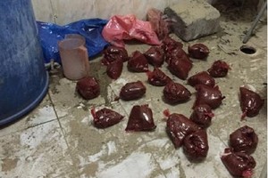 السعودية... شرطة جدة تقبض على عمالة آسيوية تغش في البنزين 91