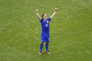 مدرب كرواتيا يثني على أداء مودريتش أمام تركيا