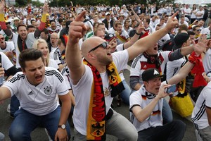 العنف يضرب مجددا في 'يورو 2016' ومشجعون ألمان يهاجمون مشجعي أوكرانيا