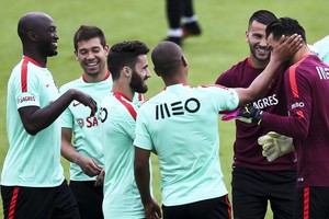 البرتغال تسعى لتجنب المفاجآت في مواجهة منافسين بلا خبرة