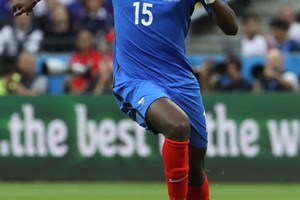 بوغبا يغيب عن تدريبات فرنسا وشكوك حول إصابته