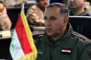 وزير الدفاع العراقي يقود تشكيلاً من طائرات 'اف 16' لقصف 'داعش'