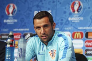 سرنا يعود لكرواتيا في مواجهة التشيك