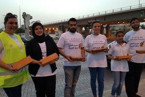 'طيران الخليج' تستمر في مبادرتها لتوزيع علب الإفطار في شهر رمضان‏‫