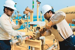 السعودية تورد نفطاً «إضافياً» لآسيا .. وإنتاج أوبك يهبط 100 ألف برميل