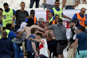 استدعاء السفير الفرنسي لدى موسكو اثر توقيف مشجعين روس 