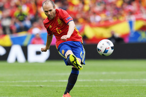 'باروميتر' اللاعبين وراء غياب إنييستا عن التشكيلة المثالية