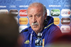 دل بوسكي يحذر فريقه من الغرور ويؤكد: إنجاز الفريق أهم من الجوائز الشخصية