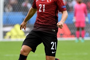 إيمري مور 'ميسي تركيا' يجذب الأنظار في يورو 2016