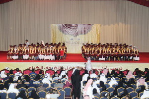 مدرسة مدينة عيسى الثانوية للبنين تقيم حفل تخرج الفوج الثامن من طلابها 2015/2016