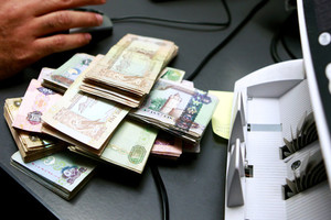 البنوك الخليجية تتشدد مجدداً في إقراض عملائها