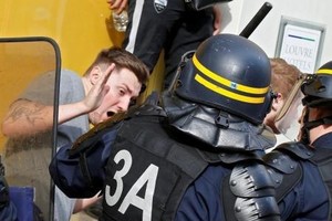 الاتحاد الأوروبي للقدم يأسف لوقوع شغب قبل مباراة انجلترا وويلز