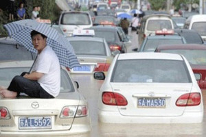 14 قتيلاً و16 مفقوداً في أنحاء الصين جراء الأمطار الغزيرة والعواصف منذ مطلع الشهر