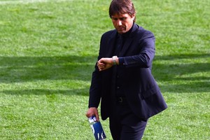 كونتي يستعين برائد فضاء لتحفيز لاعبي ايطاليا